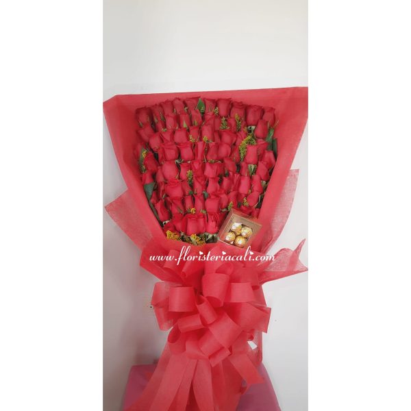 Bouquet de rosas rojas y chocolates ferreros